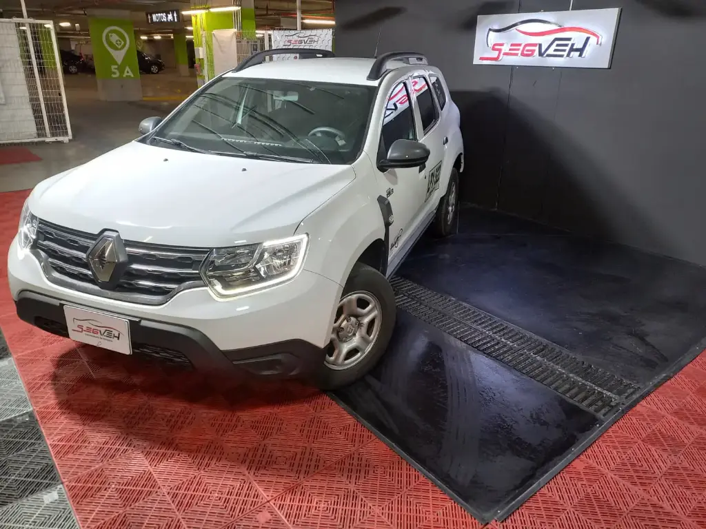 RENAULT	DUSTER 	ZEN SERVICIO PUBLICO, MT	2023