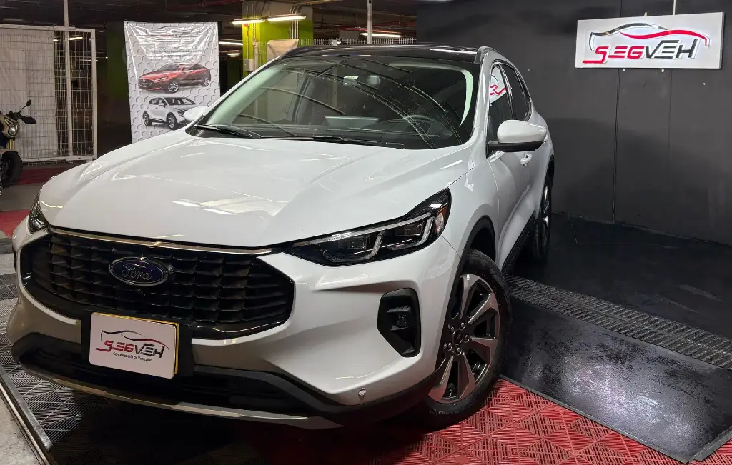 FORD ESCAPE 2.5 PLATINUM AWD HIBRIDA 2025