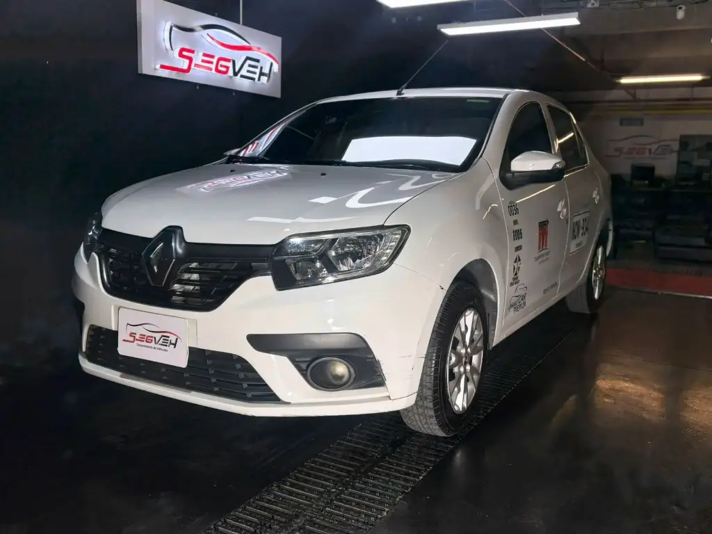 RENAULT LOGAN LIFE PLUS 2024