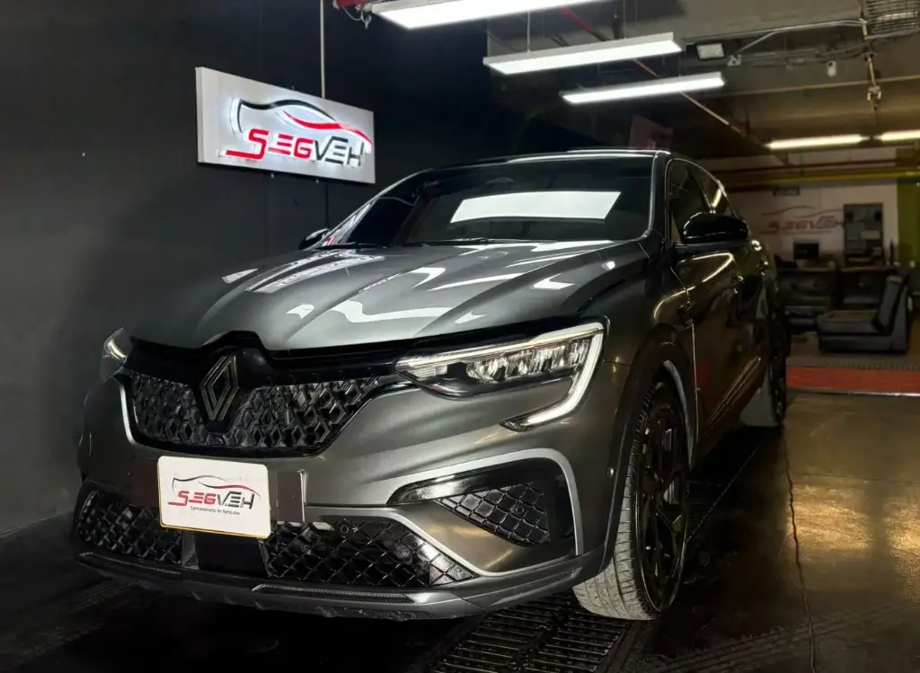 RENAULT	ARKANA E-TECH HYBRID AT 2025