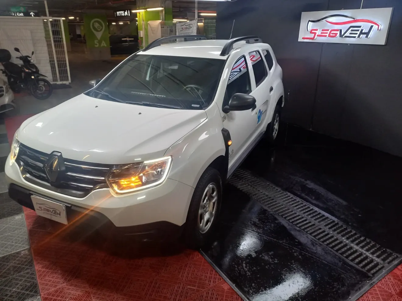 RENAULT	DUSTER ZEN SERVICIO PUBLICO, MT	2023