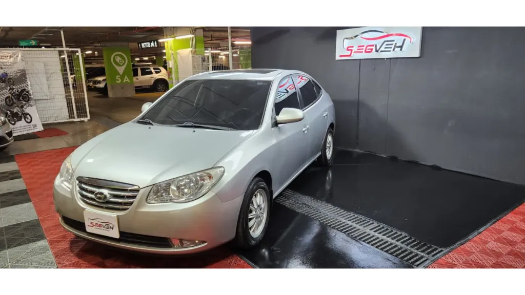 Hyundai Elantra SUPREME 2.0 GLS MT 2011