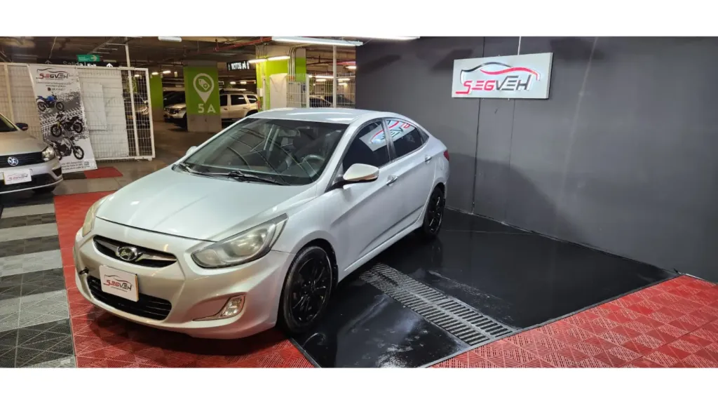 HYUNDAI ACCENT GL 1.6 MT 2014