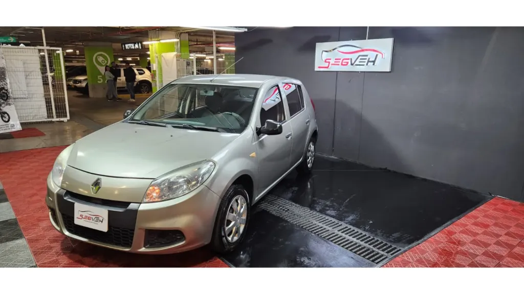 RENAULT SANDERO 1.6 MT 2015