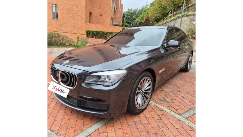 BMW Serie 7 3.0 740i F01 AT 2012